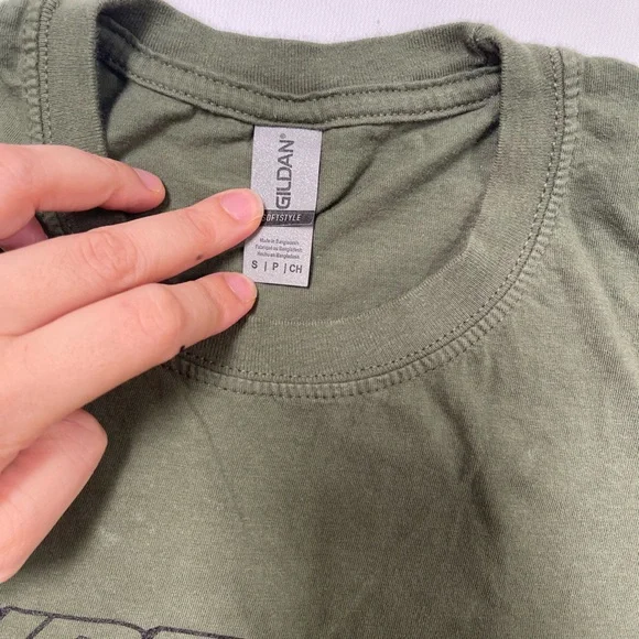 Gildan “Superatv.com” Army Green Shirt - Picture 2 of 4
